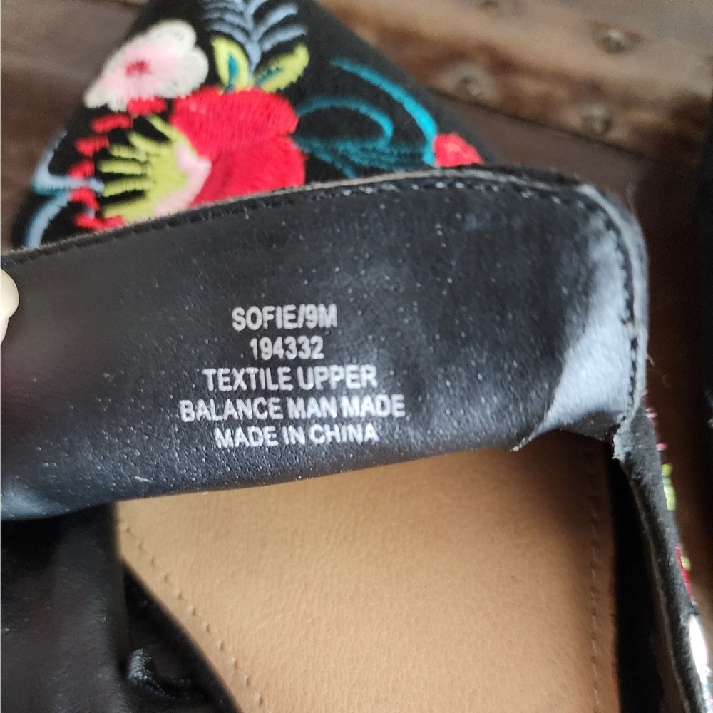 Hippie Laundry Women's Embroidered Mule Flats Size 9 Black Floral Pointed Toe - Picture 4 of 8
